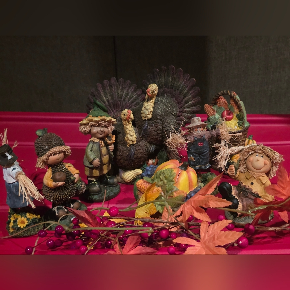 Thanksgiving Harvest Table Figurine Set - Fall Colors Bunndle